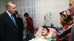Cumhurbaşkanı kas hastası genci ziyaret etti