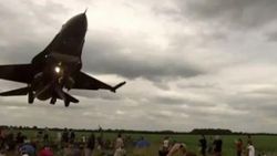 Türk F-16'sı İngiltere'yi hayran bıraktı İZLE
