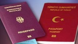 Merkel'in partisi çifte vatandaşlık düzenlemesinin iptalini istiyor