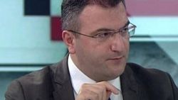 Cem Küçük'ün 'gizli bir el devrede mi' yazısı