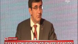 Cevdet Yılmaz konuşmasında gelen sese şaşırdı