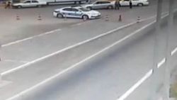 Cezaya sinirlendi, aracını polisin üzerine sürdü