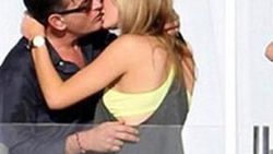 Charlie Sheen’in nişanlısı evli çıktı