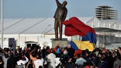 Venezuela'da Chavez heykeli açıldı