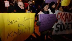 CHP'lilerden Bağdat Caddesi sapığına gece protestosu