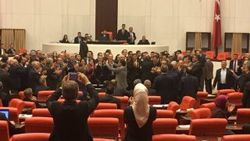CHP'li vekiller 5. madde oylamasına katılmadı