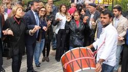 CHP'lilerden halaylı protesto