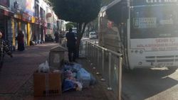 Büyükşehir belediyesine kızan CHP'li belediye çöp toplamadı