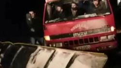 Sivas'ta karda mahsur kalan çiftçiler kurtarıldı