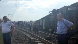 Tekirdağ Çorlu'da yolcu treni devrildi