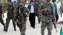 Tayland'ta askerler plajda temizlik operasyonu yaptı