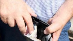 Bulduğu para dolu cüzdanı sahibine teslim etti