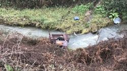 30 metre uçurumdan yuvarlandılar, burunları bile kanamadı