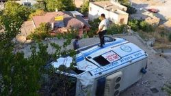 Ambulans dama düştü