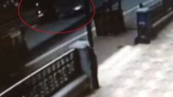 Engelli gence motosikletin çarptığı an kamerada