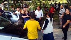 Kavgayı ayırmak isteyen kadın kalp krizi geçirdi