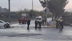 Denizli'de otomobille çevik kuvvet minibüsü çarpıştı