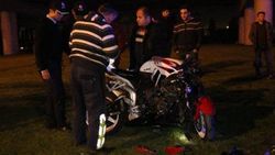Zonguldak'ta motosiklet refüje çarptı: 1'i ağır 2 yaralı