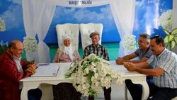 40 yıllık dini nikahlı eşiyle nikah masasına oturdu