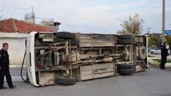 Kütahya'da bir öğrenci servisi ile TIR çarpıştı
