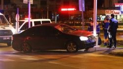 Adana'da kaza yapan sürücü aracını terk etti