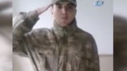 Mehmetçik’ten duygulandıran şehitleri anma
