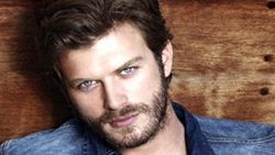 Kıvanç Tatlıtuğ ve Büşra Develi rol arkadaşı oluyor