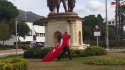 Muğla'da şehitler için tek kişilik eylem yaptı