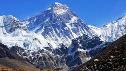Everest'in yüksekliği tekrar ölçülecek