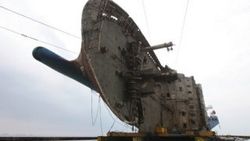 Güney Kore'de 3 yıl önce batan gemi çıkarıldı