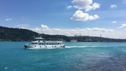 İstanbul Boğazı turkuaza boyandı
