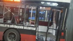 Malatya'da TIR trambüse çarptı: 6 yaralı