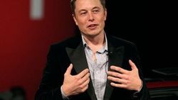 Elon Musk uçan araba konusunda dünyayı uyardı
