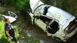 Tatilden dönen eşleri trafik kazası ayırdı
