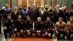 Emniyet personeli yeni üniformalarıyla Beştepe'de