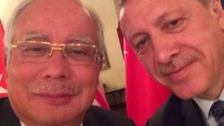 Malezya Başbakanı Erdoğan ile selfie'yi paylaştı