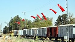 Suriye sınırı Türk bayraklarıyla donatıldı