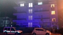 Afyon'da bir kadın 2 çocuğunu ve kendisini bıçakladı