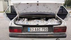 Kaçak sigara dolu otomobilin sürücüsü gözaltına alındı