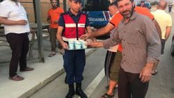 Jandarmadan yolculara ikram