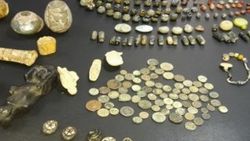 Suriyelilerin evinde 238 parça tarihi eser ele geçirildi