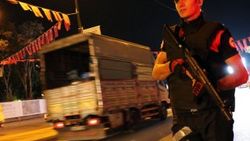 İstanbul'da polisle şüpheliler arasında silahlı çatışma