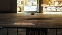 Taksim'de unutulan kadın çantası paniğe yol açtı