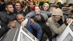 Amerika'da 'Kara Cuma' çılgınlığı devam ediyor