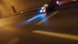 Tek teker üzerinde giden maganda yuvarlandı