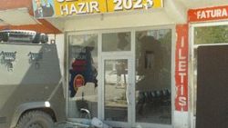 Van'da Ak Parti ilçe binasına molotoflu saldırı