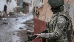 Hakkari'de 1 kadın terörist teslim oldu