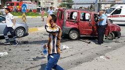 Denizli'de araç karşı şeride uçtu: 1 ölü, 7 yaralı