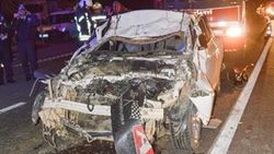 Kırmızı ışıkta bekleyen TIR'a otomobil çarptı: 1 ölü