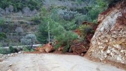 Alanya'daki heyelan anı kamerada